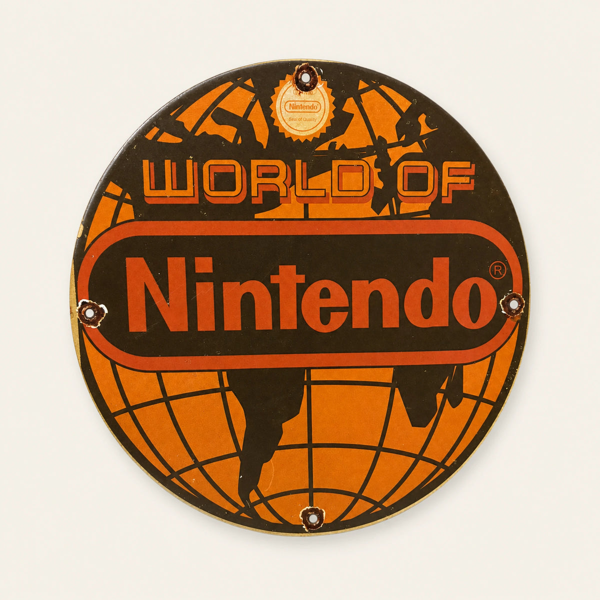 Rundes World of Nintendo-Emailleschild, Vorderansicht