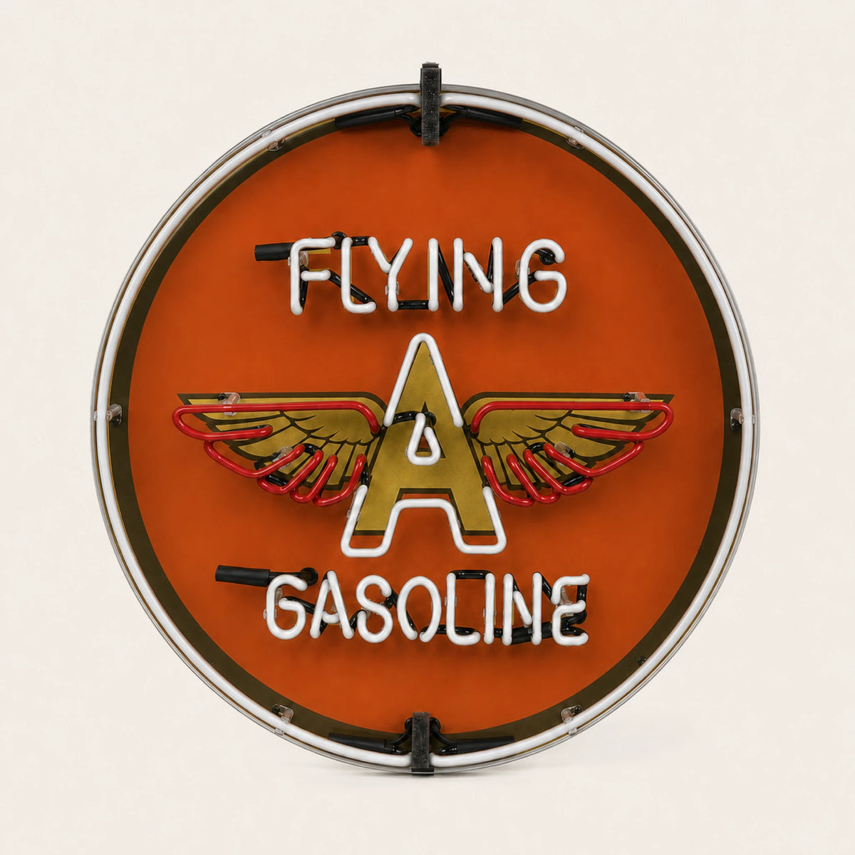 Plaque néon émaillée ronde Flying A Gasoline de 60 cm, éclairage éteint, vue de face